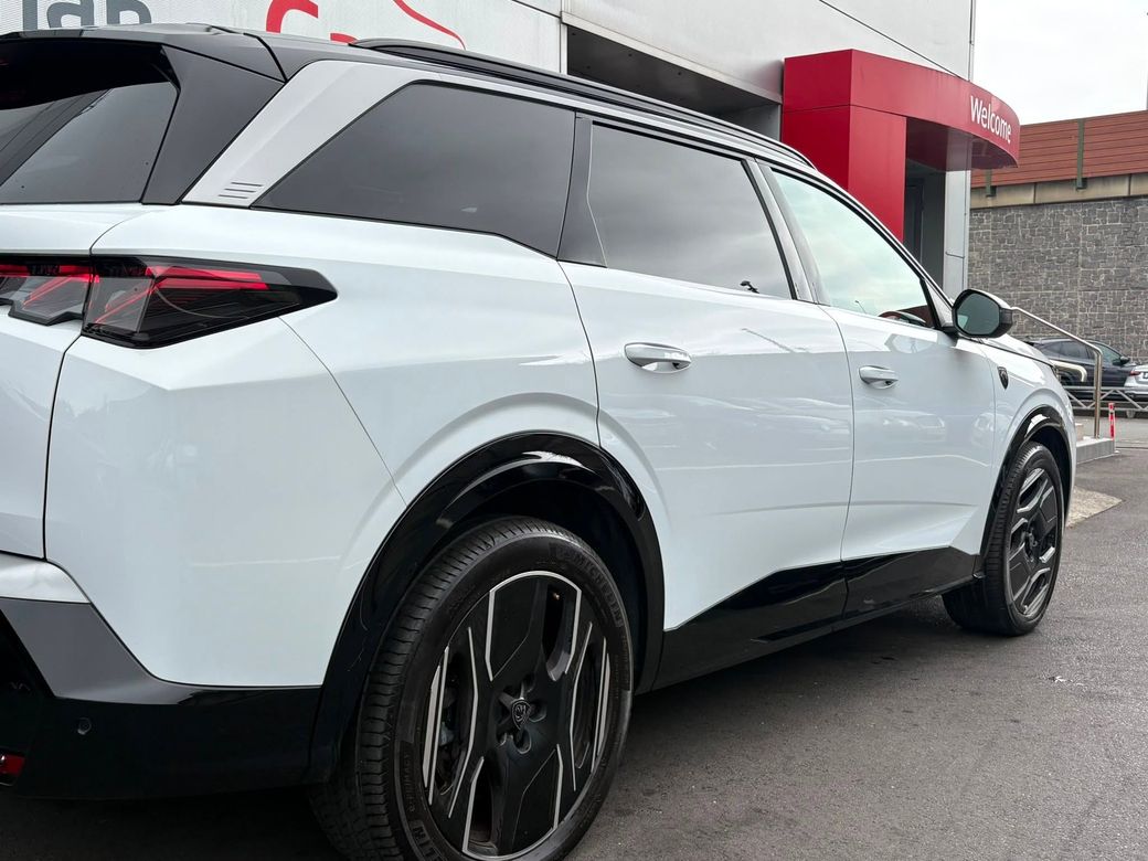 2025 Peugeot 5008