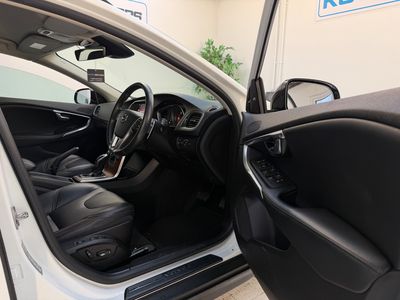 2017 Volvo V40