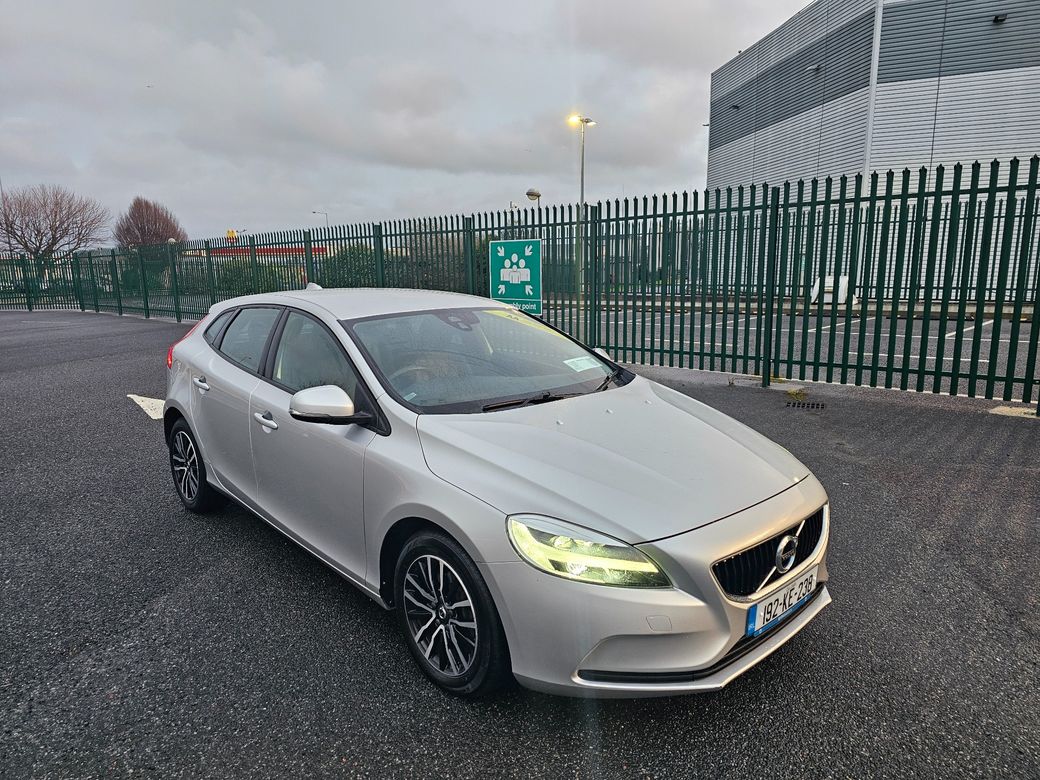 2019 Volvo V40