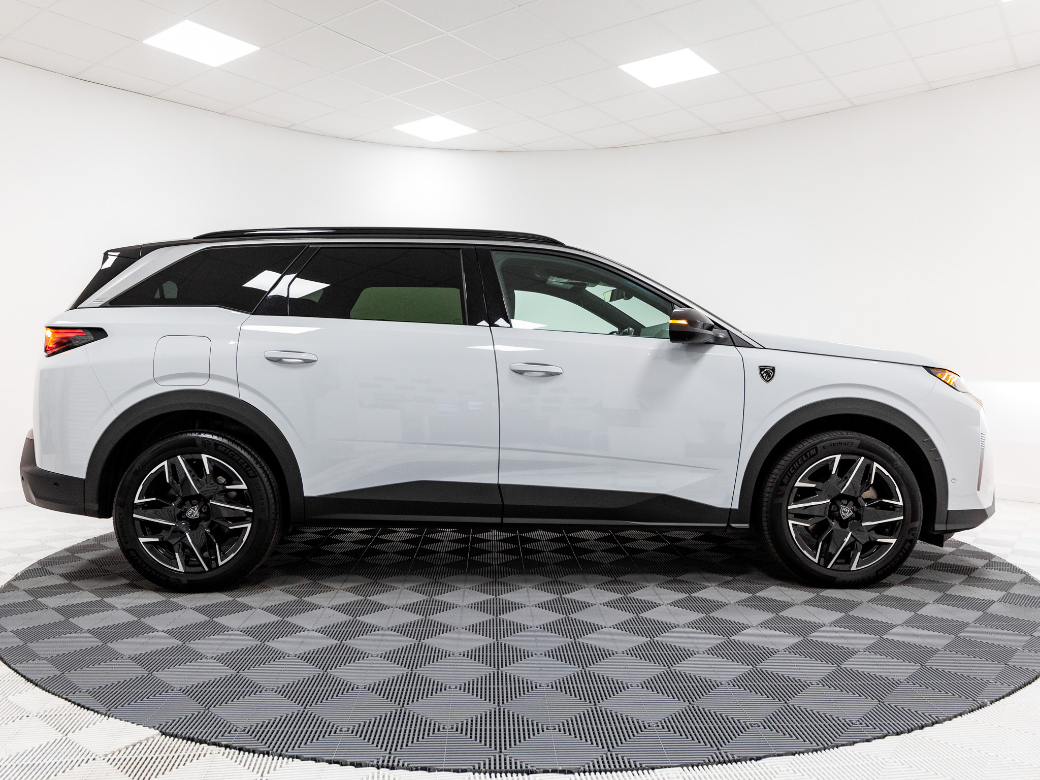 2025 Peugeot 5008