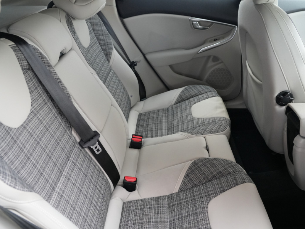 2016 Volvo V40