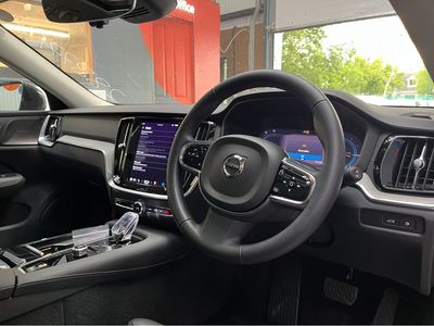 2024 Volvo V40