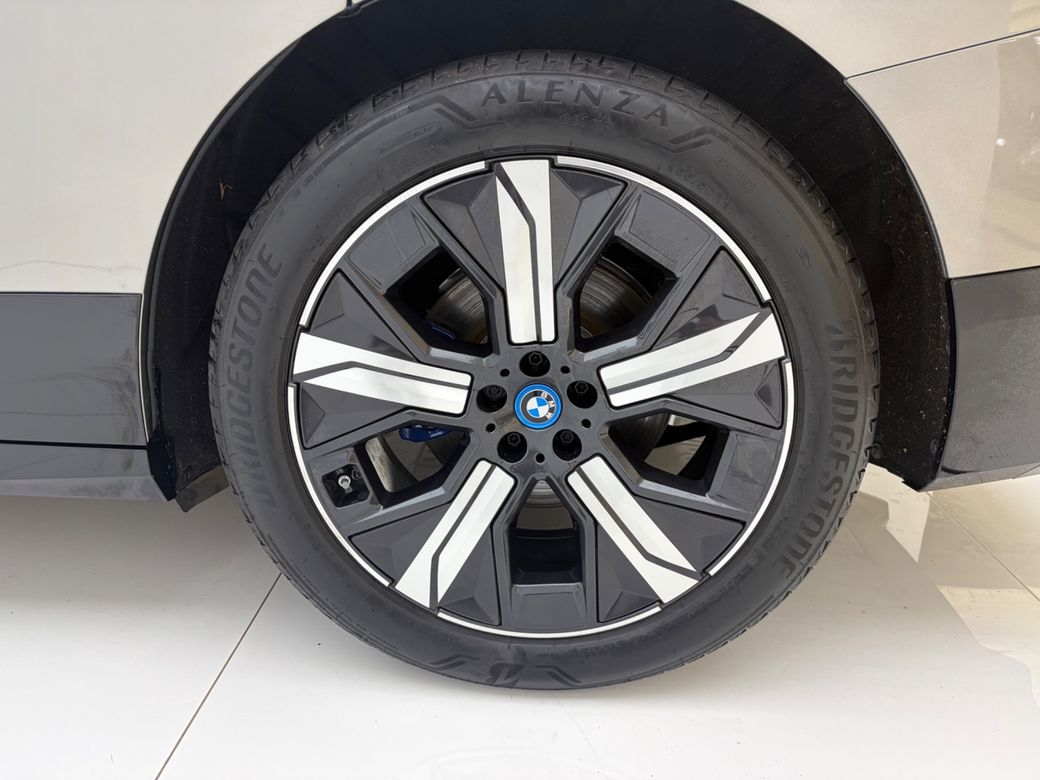 2025 BMW iX