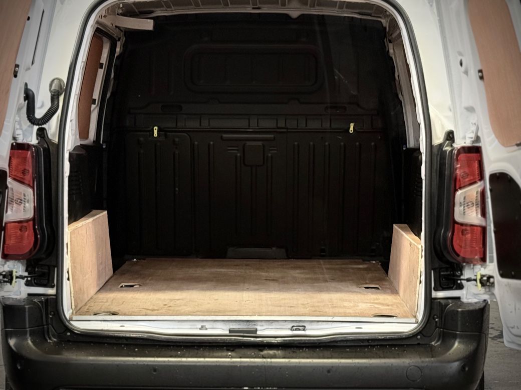 2023 Peugeot Partner