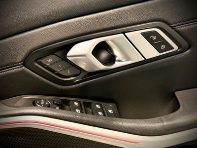 2023 BMW 320