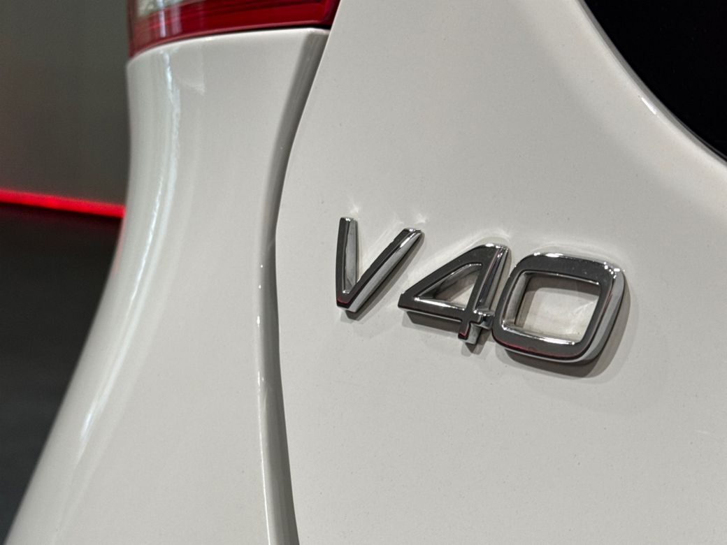 2019 Volvo V40