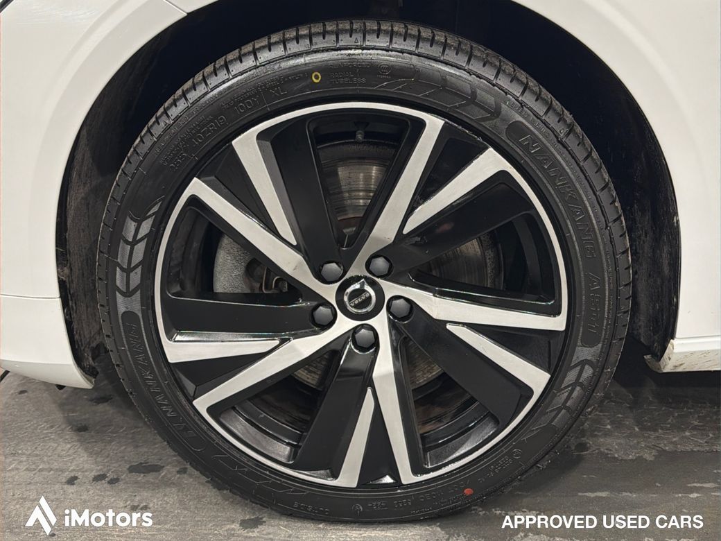 2022 Volvo S90