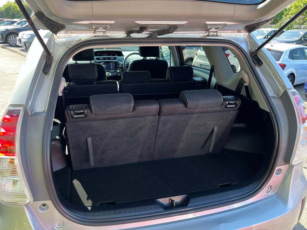 2019 Toyota Prius Alpha