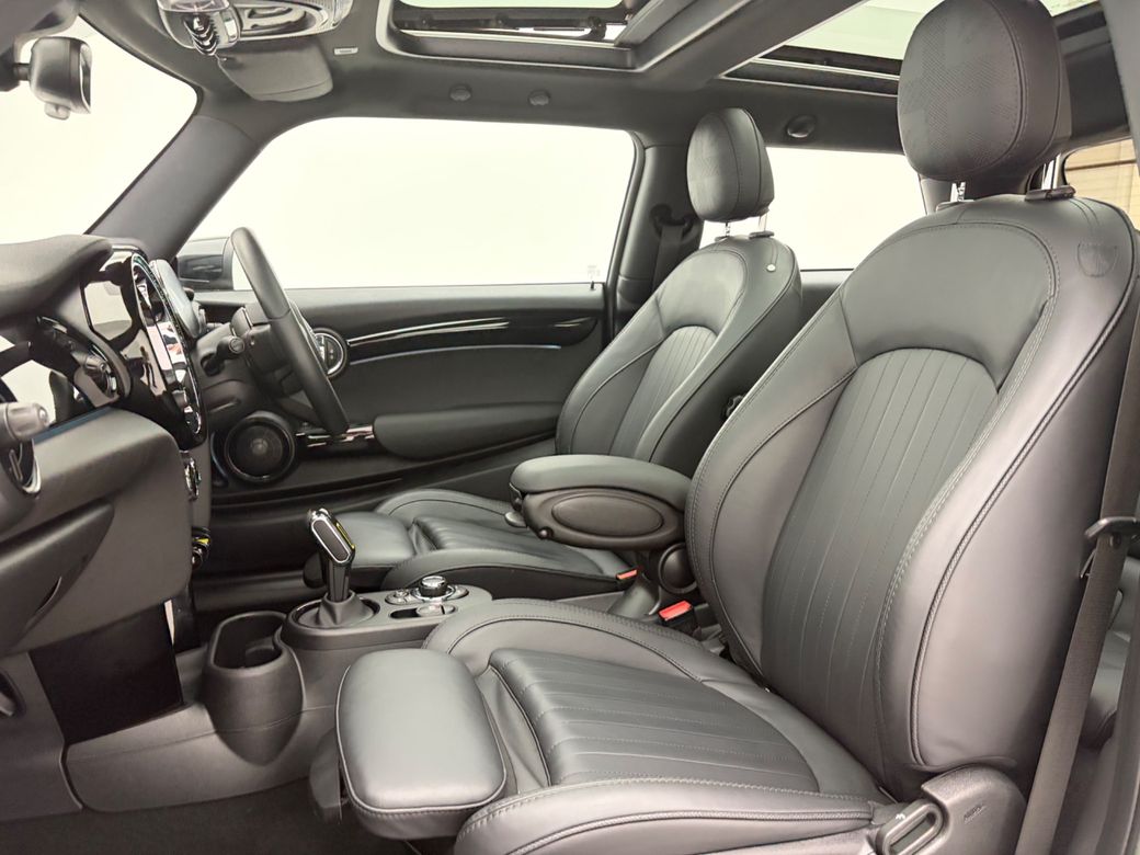 2023 Mini Hatch