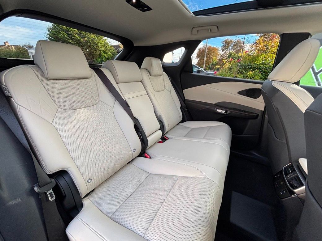 2025 Lexus RX450h+