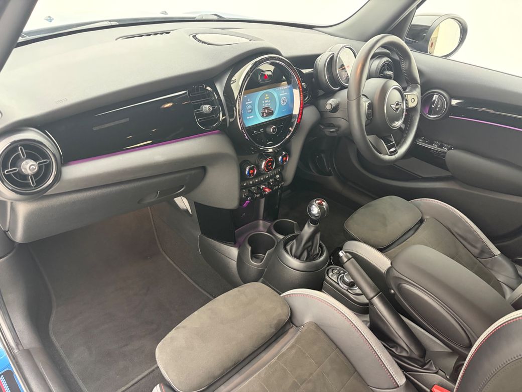 2022 Mini Hatch