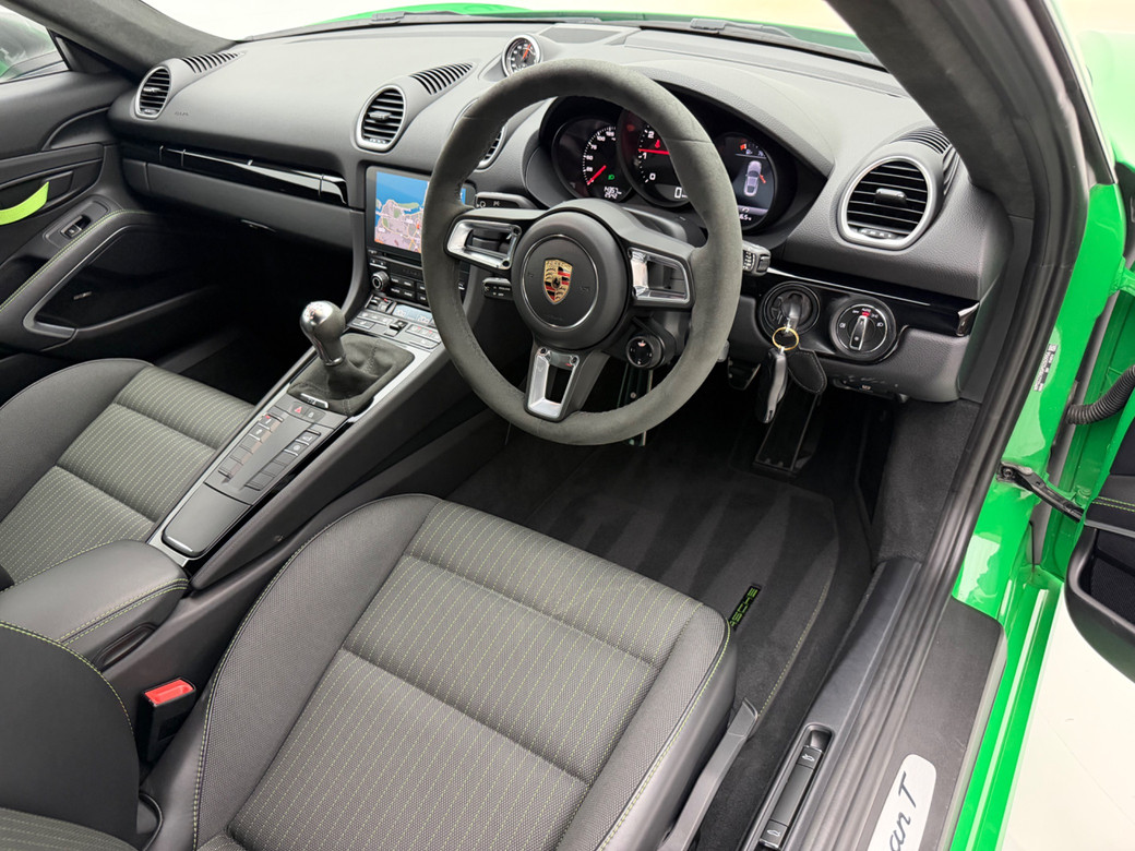 2024 Porsche Cayman