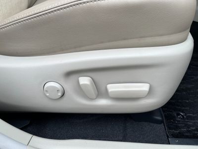 2019 Toyota Prius Alpha