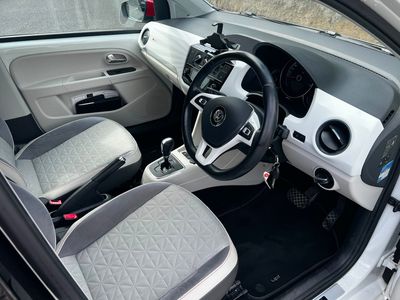 2017 Volkswagen up!