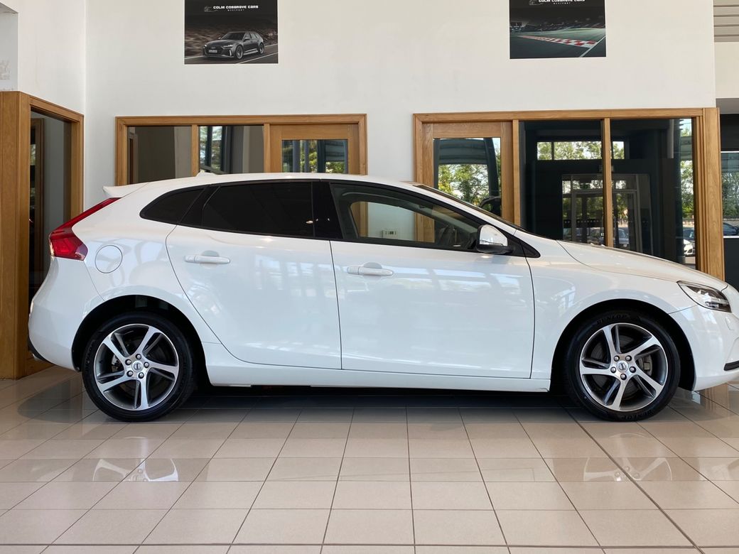 2017 Volvo V40