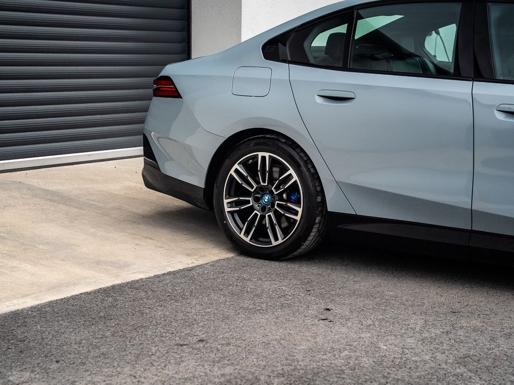 2024 BMW i5