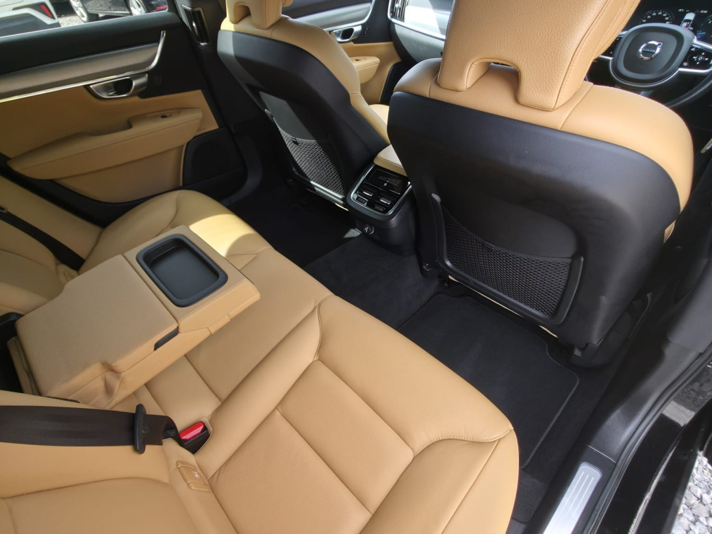 2020 Volvo V90