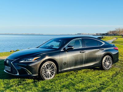 2022 Lexus ES 300h
