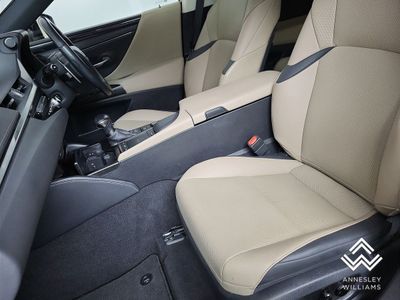2021 Lexus ES 300h