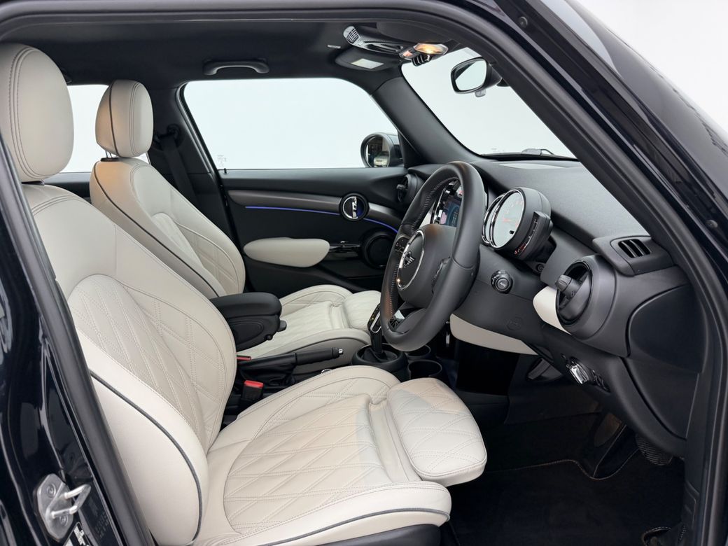 2022 Mini Hatch