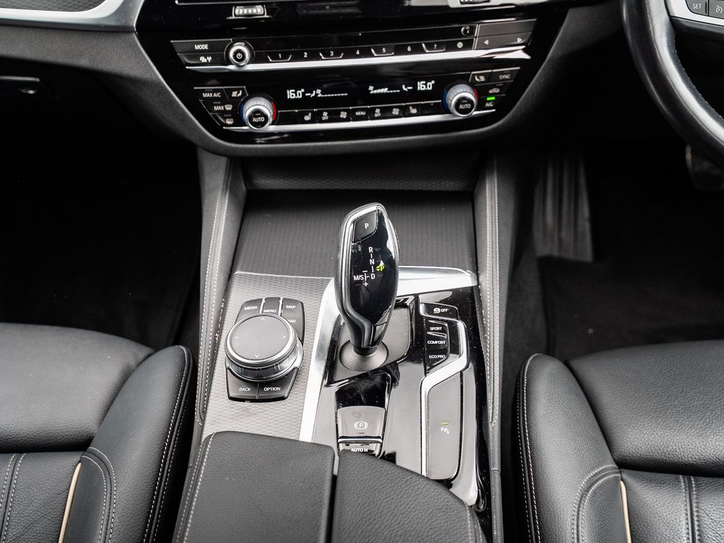 2023 BMW 520