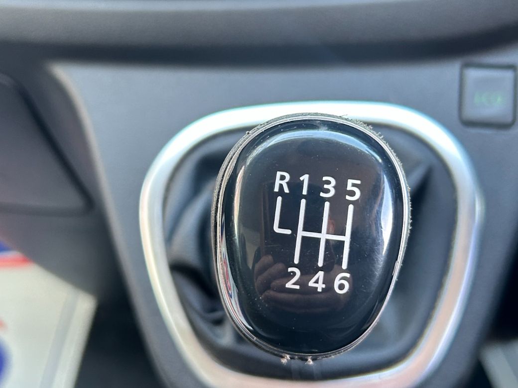 2021 Nissan NV300