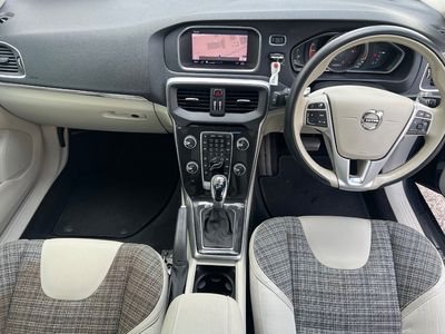 2019 Volvo V40