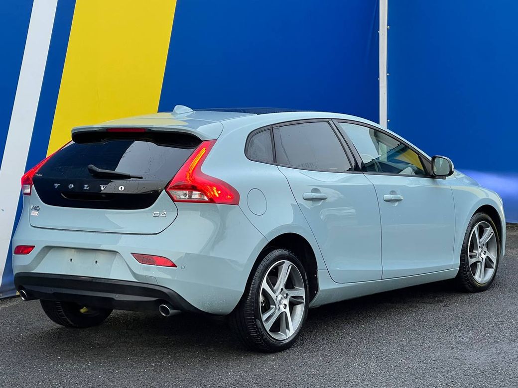 2017 Volvo V40