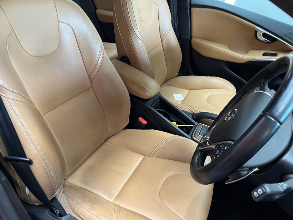 2017 Volvo V40