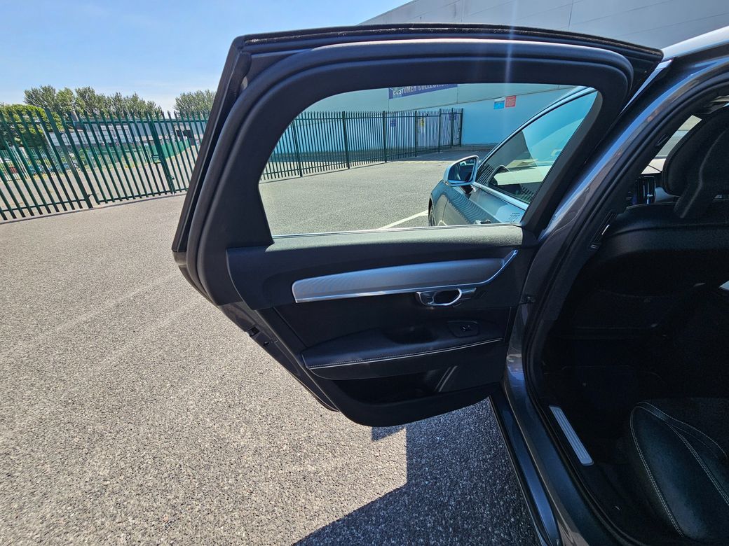 2017 Volvo S90