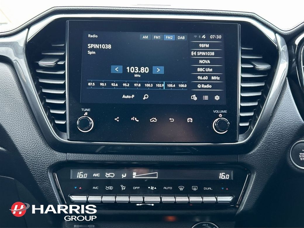 2025 White Isuzu D-MAX