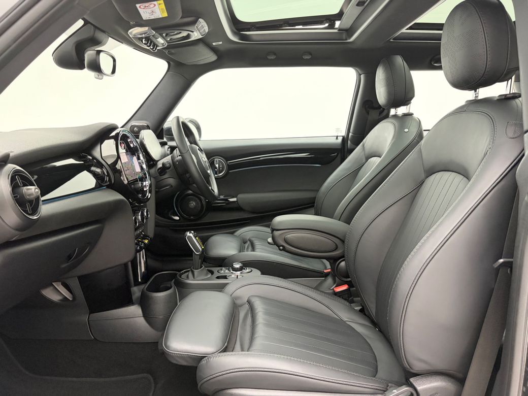2023 Mini Hatch