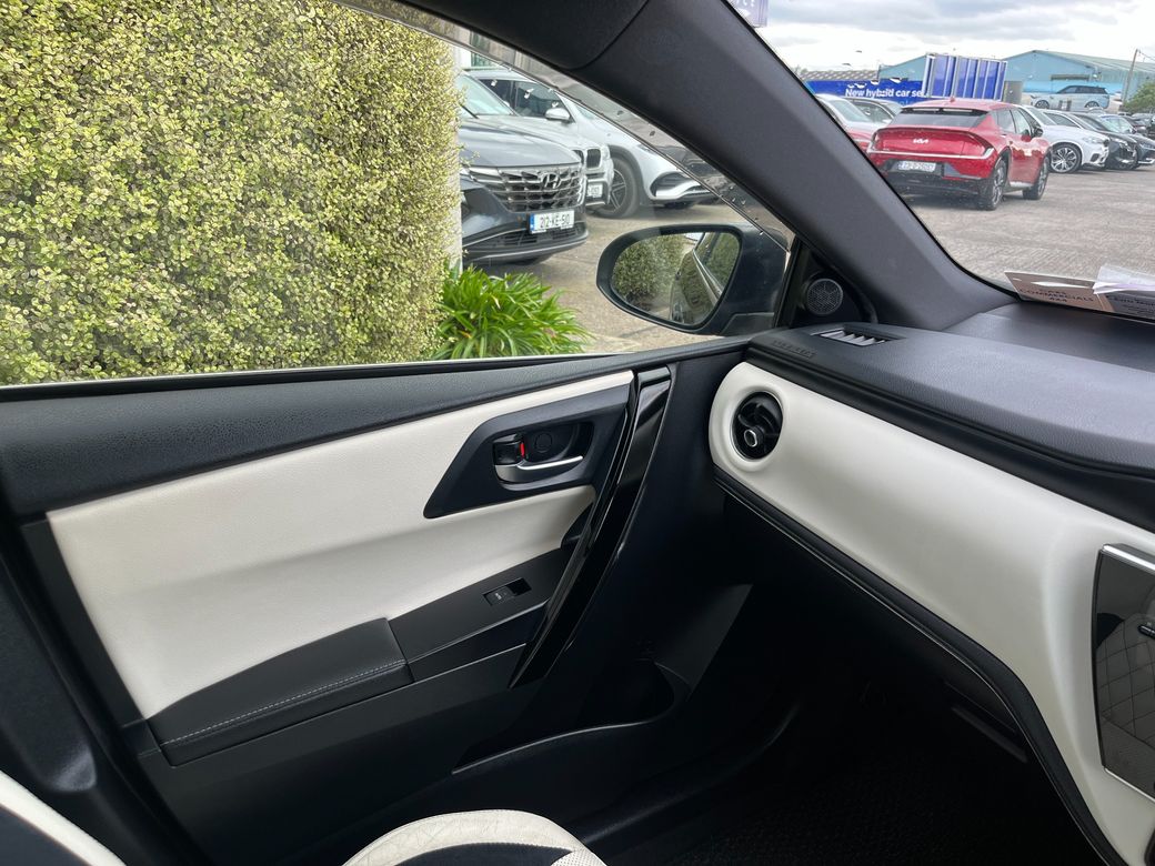 2016 Toyota Auris