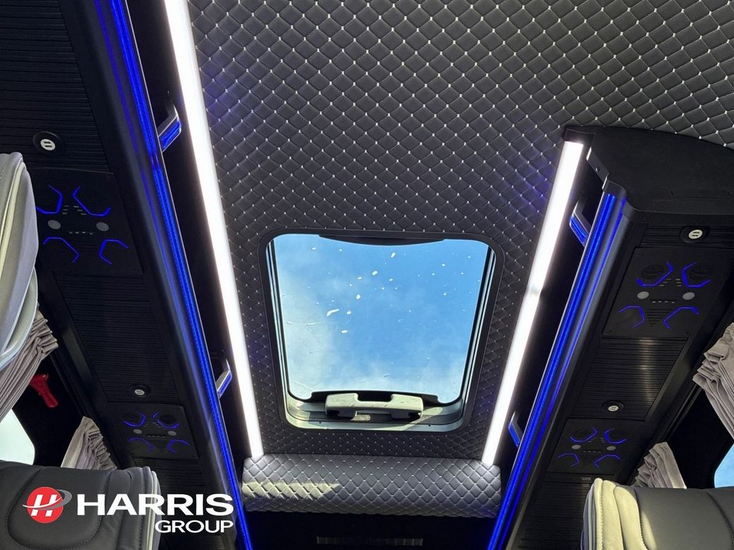 2026 Black Maxus Deliver 9