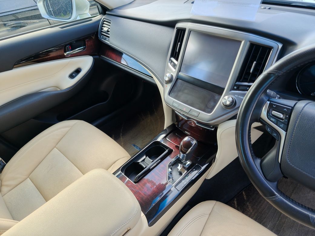 2016 Toyota Crown