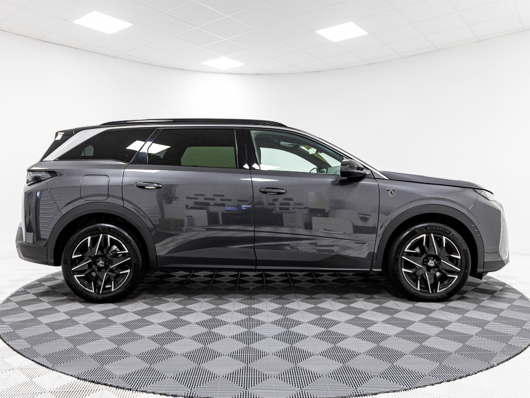 2025 Peugeot 5008