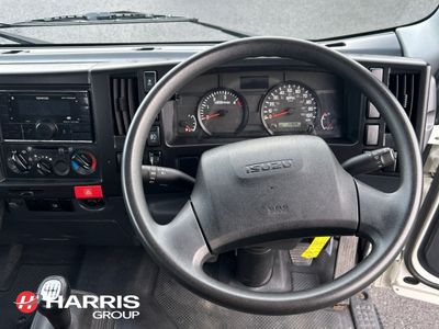 2022 White Isuzu NNR