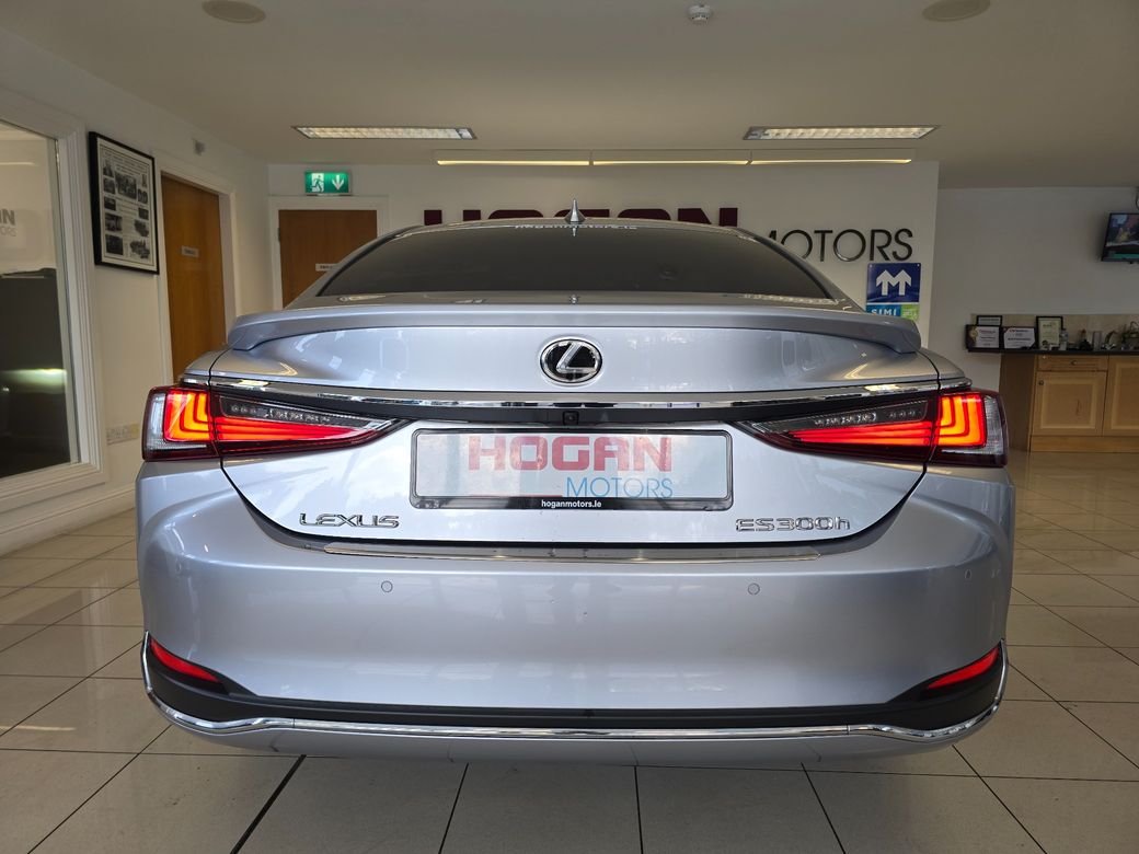 2025 Lexus ES 300h