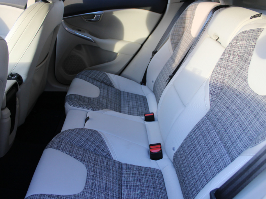 2018 Volvo V40
