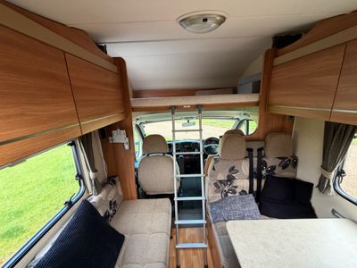 2013 SWIFT ESCAPE 696 R.H.D 