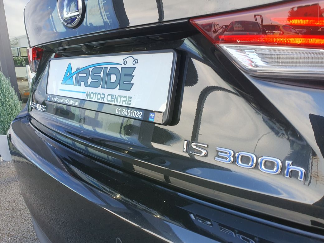 2016 Lexus IS 300h