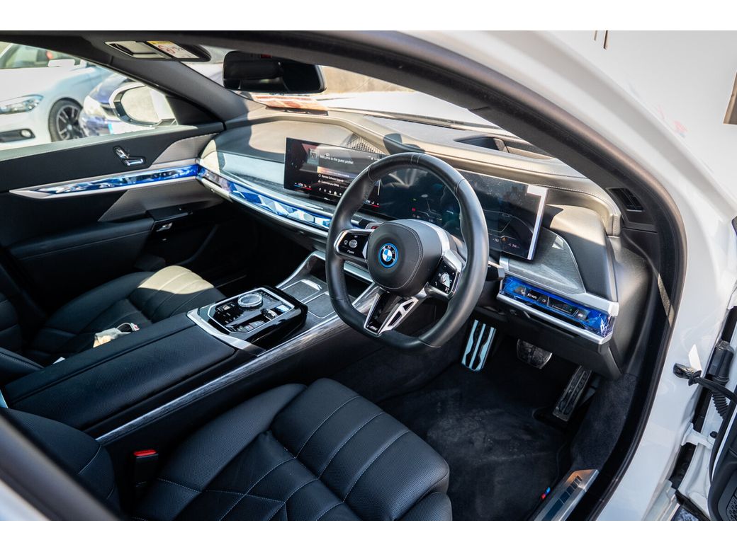 2025 BMW i7