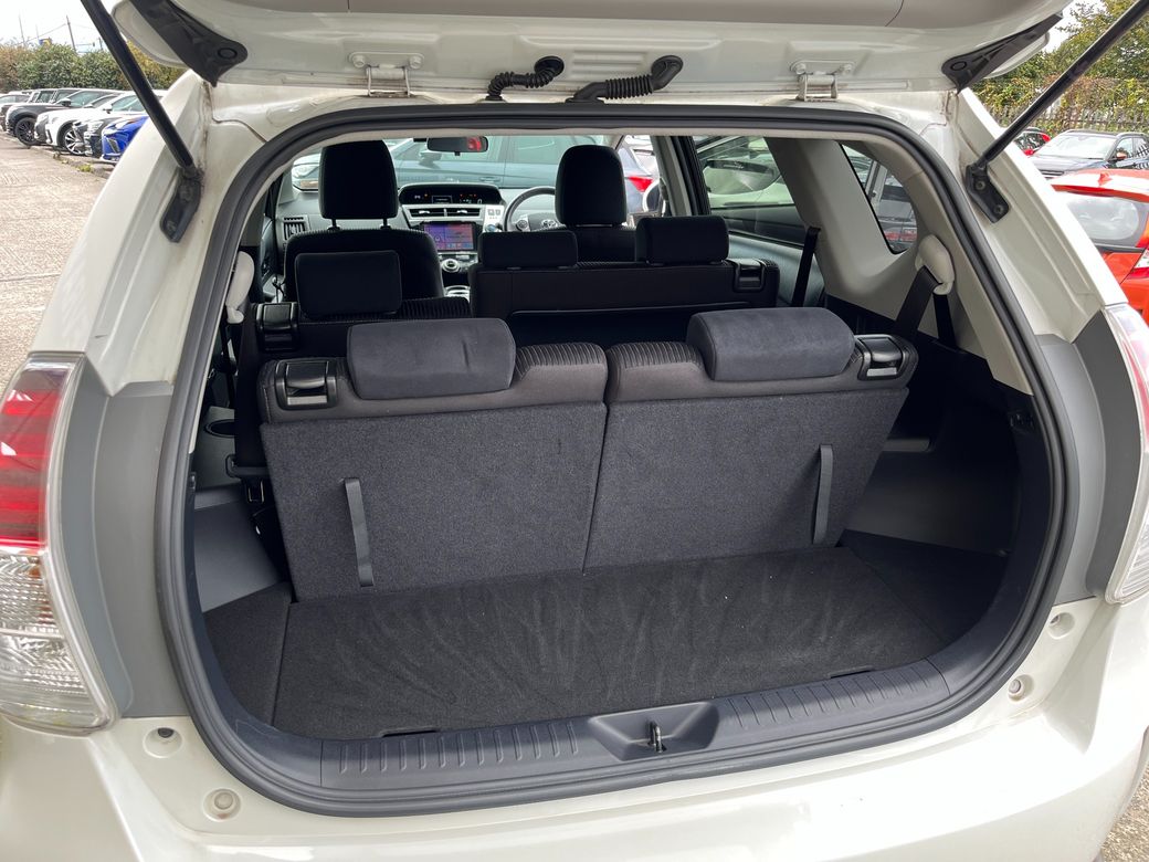 2019 Toyota Prius Alpha