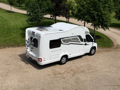 2016 BESSACARR 462 LOW PROFILE R.H.D 