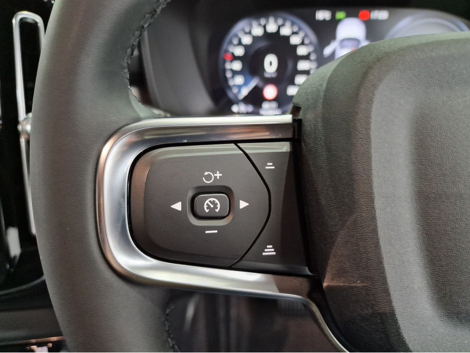 2023 Volvo XC40