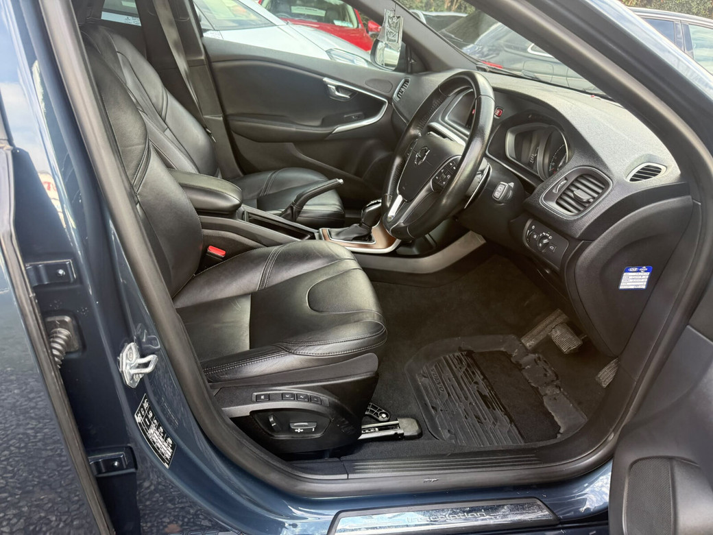 2019 Volvo V40
