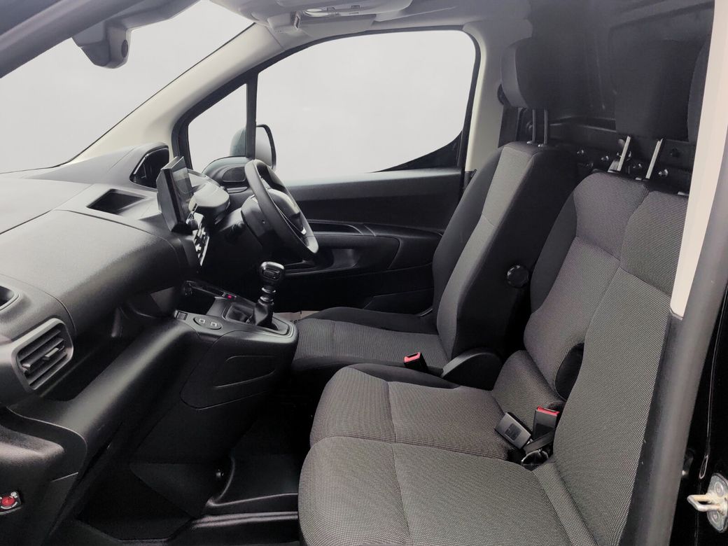 2025 Peugeot Partner