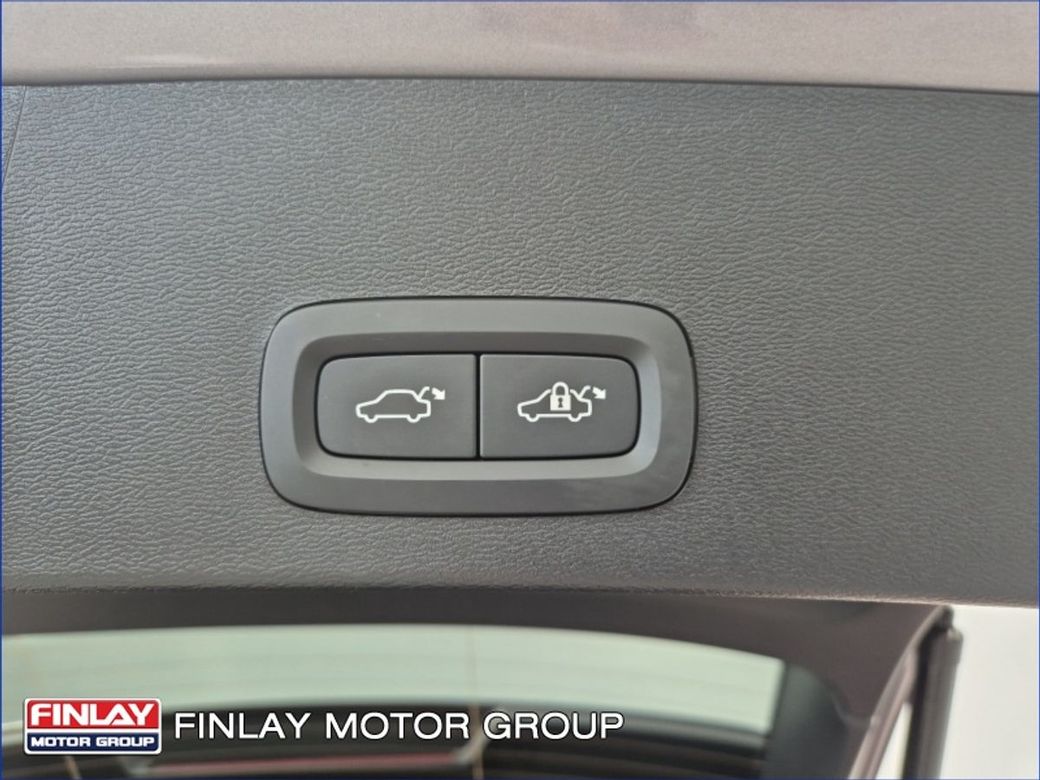 2025 Volvo EX40