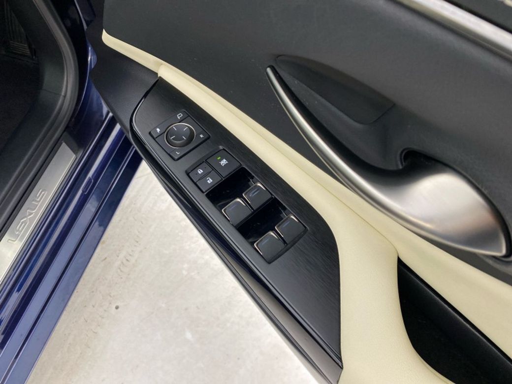 2022 Lexus ES 300h