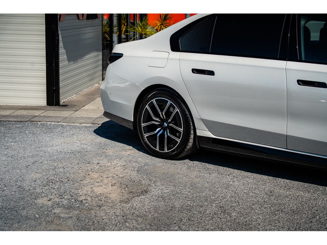 2025 BMW i7